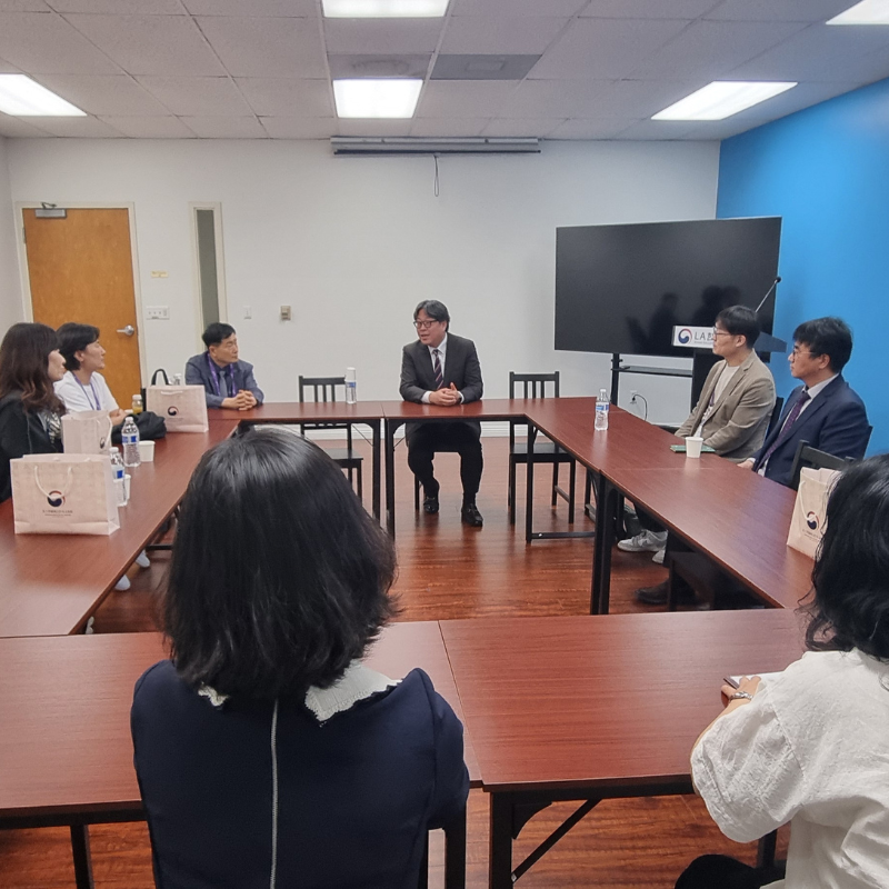 Gyeongbuk Teachers and Students Visit the Korean Education Center in LA